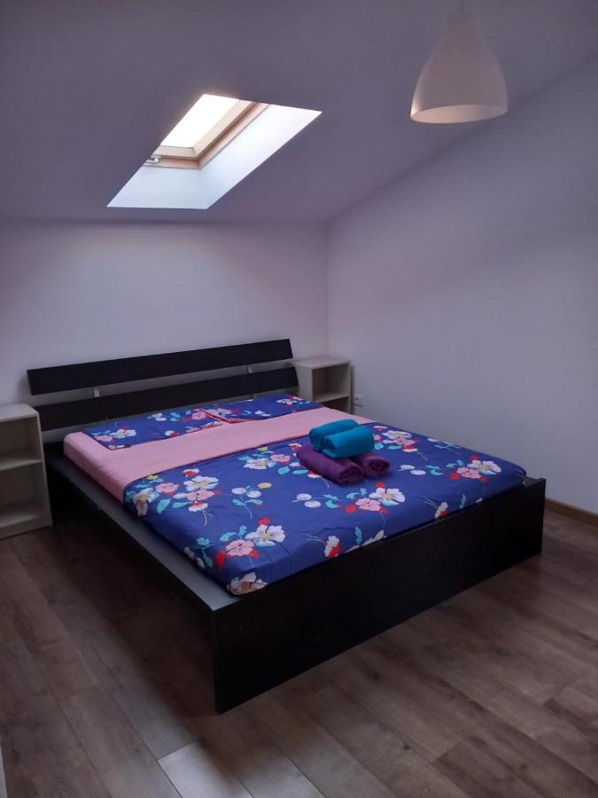 Attic 1Br Apartment With Parking And Self Check In Popesti-Leordeni Экстерьер фото